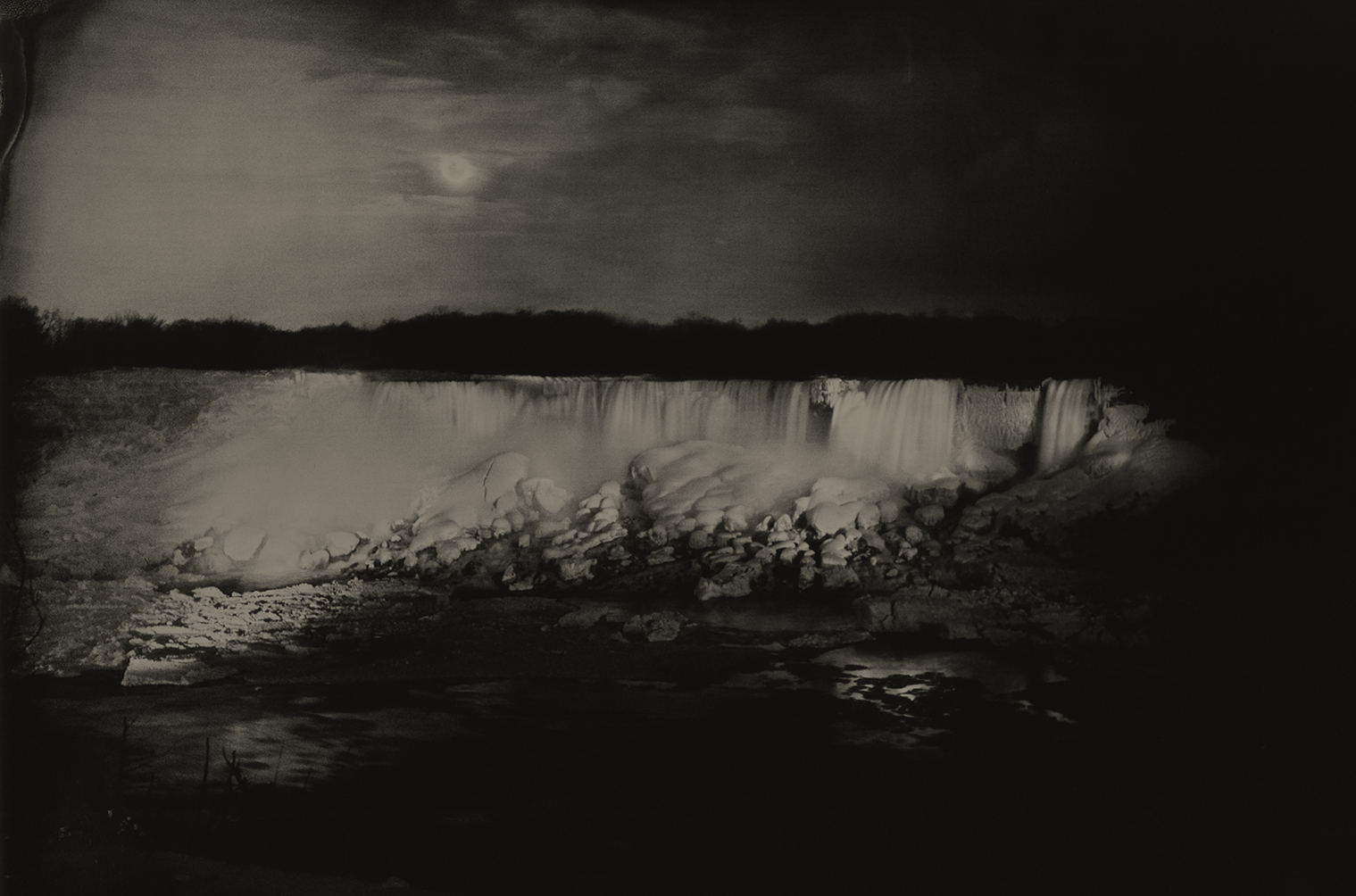 43º 4' 10.592" N 79º 4' 8.519" W